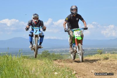 Традиционният мотокрос в Енина събра стотици фенове