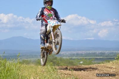 Традиционният мотокрос в Енина събра стотици фенове