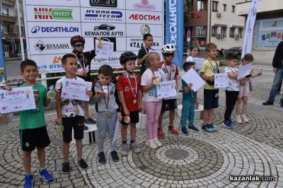 Колоездачен клуб “Лястовица“ завоюва купа и медал от състезанието в Казанлък