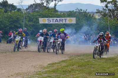 Традиционният мотокрос в Енина събра стотици фенове