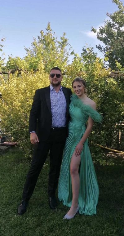 Абитуриентка получи предложение за брак на бала си