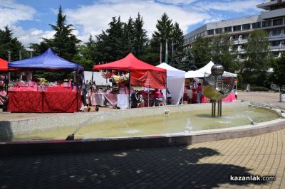 Пъстър и цветен е Казанлък в кулминационните дни на 121-вия Празник на розата