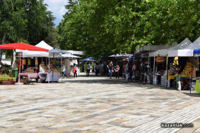 Пъстър и цветен е Казанлък в кулминационните дни на 121-вия Празник на розата