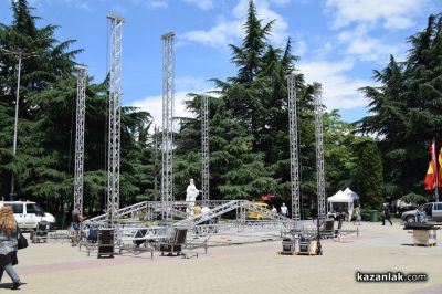 Пъстър и цветен е Казанлък в кулминационните дни на 121-вия Празник на розата