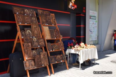 Пъстър и цветен е Казанлък в кулминационните дни на 121-вия Празник на розата