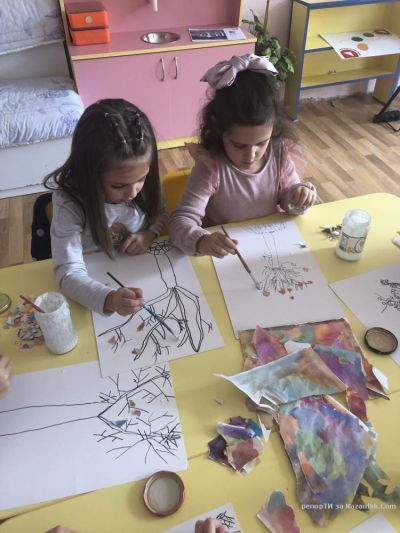 Децата от ДГ “Слънчице“ и “Вълшебният свят на изкуството“ 