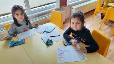 Децата от ДГ “Слънчице“ и “Вълшебният свят на изкуството“ 