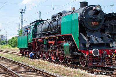 Атрактивни концерти на гарата събраха десетки казанлъчани