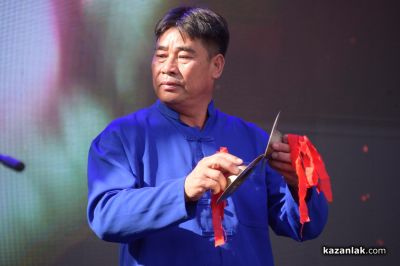 С феерия от багри и ритми, започна Международния фолклорен фестивал в Казанлък 