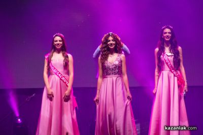 Царица Роза Неделина Неделчева получи царската корона от кмета на Казанлък