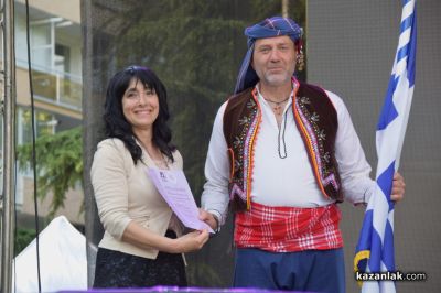 С феерия от багри и ритми, започна Международния фолклорен фестивал в Казанлък 