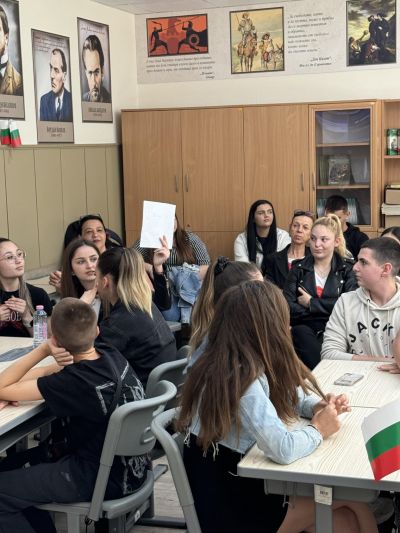 Урок-състезание на тема „Ботев – пътят към безсмъртието“ се проведе в ПГЛПТ