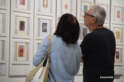 430 графики на творци от 5 континента представя Художествената галерия в Казанлък