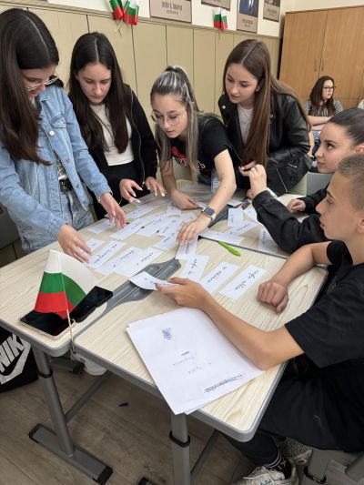 Урок-състезание на тема „Ботев – пътят към безсмъртието“ се проведе в ПГЛПТ