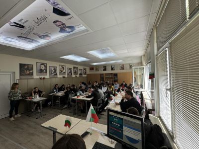 Урок-състезание на тема „Ботев – пътят към безсмъртието“ се проведе в ПГЛПТ
