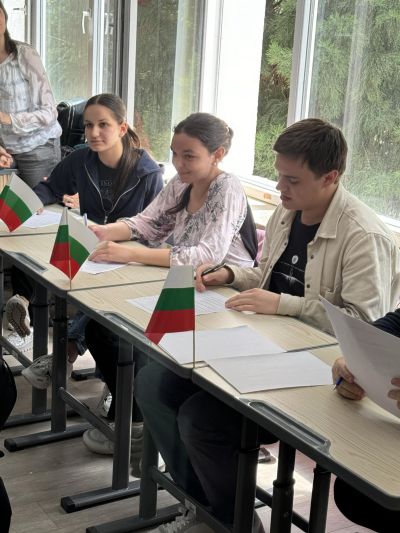 Урок-състезание на тема „Ботев – пътят към безсмъртието“ се проведе в ПГЛПТ