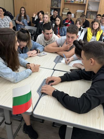 Урок-състезание на тема „Ботев – пътят към безсмъртието“ се проведе в ПГЛПТ