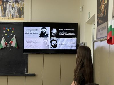 Урок-състезание на тема „Ботев – пътят към безсмъртието“ се проведе в ПГЛПТ