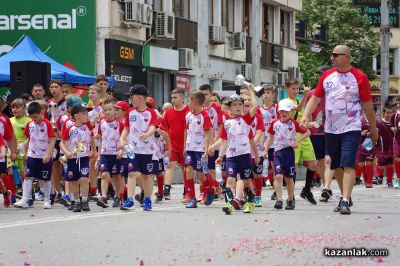 Празнично шествие в Казанлък