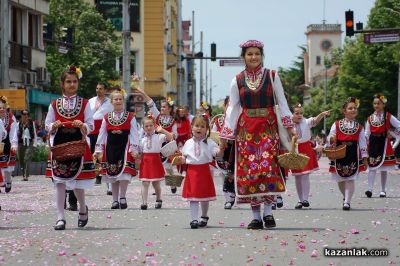 Празнично шествие в Казанлък