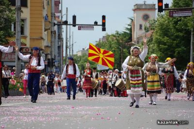 Празнично шествие в Казанлък