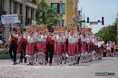 Празнично шествие в Казанлък