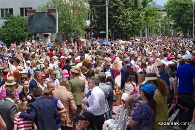 Празнично шествие в Казанлък