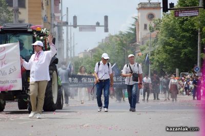 Празнично шествие в Казанлък