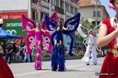 Празнично шествие в Казанлък