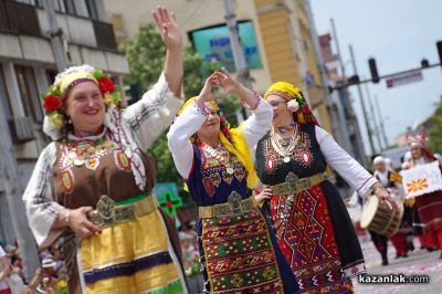 Празнично шествие в Казанлък