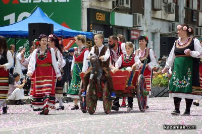 Празнично шествие в Казанлък