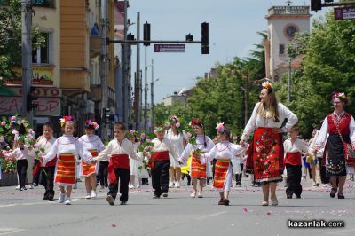 Празнично шествие в Казанлък