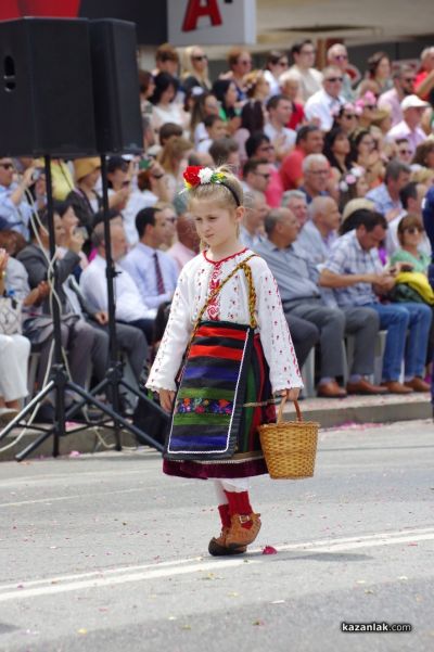 Празнично шествие в Казанлък