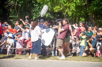 Проф. Бетани Хюз гостува в Казанлък на Празниците на розата и снима новия си филм