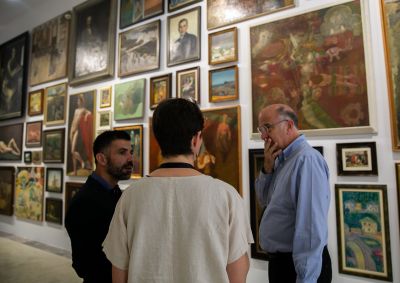 Посланикът на САЩ в България Кенет Мертен и съпругата му посетиха Художествената галерия в Казанлък и музей „Ахинора“