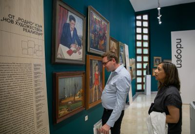 Посланикът на САЩ в България Кенет Мертен и съпругата му посетиха Художествената галерия в Казанлък и музей „Ахинора“