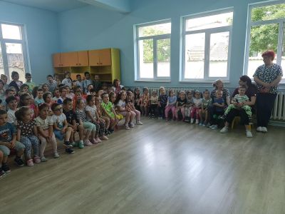 Модерни безконтактни термометри, дари Ротари клуб - Казанлък на детските градини в общината 