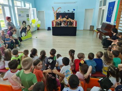 Модерни безконтактни термометри, дари Ротари клуб - Казанлък на детските градини в общината 