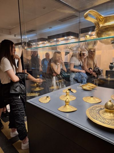 Ученици от ПГЛПТ посетиха Народното събрание 