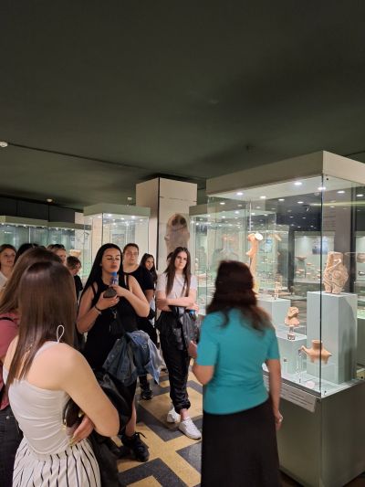 Ученици от ПГЛПТ посетиха Народното събрание 