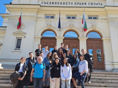 Ученици от ПГЛПТ посетиха Народното събрание 