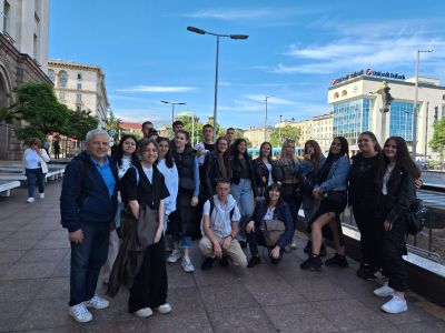 Ученици от ПГЛПТ посетиха Народното събрание 