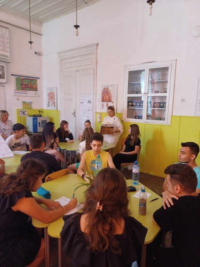 В ПХГ “Св. Св. Кирил и Методий” гр.Казанлък се състоя бинарен урок по философия и биология 