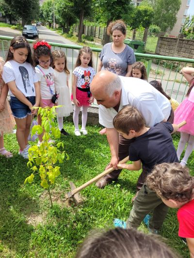 Малчуганите от ДГ „Славейче“ в Казанлък, трупаха знания в „Горска класна стая“