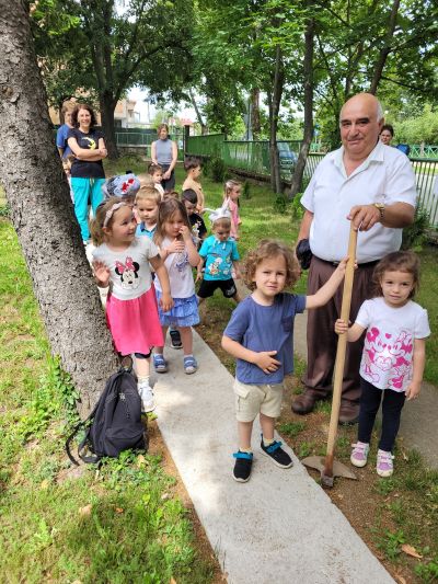 Малчуганите от ДГ „Славейче“ в Казанлък, трупаха знания в „Горска класна стая“