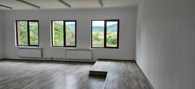 Търсят се доброволци за почистване на Академията за таланти в с.Розово