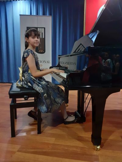 Пианистите на Елена Юлианово отново с високи отличия oт международен конкурс