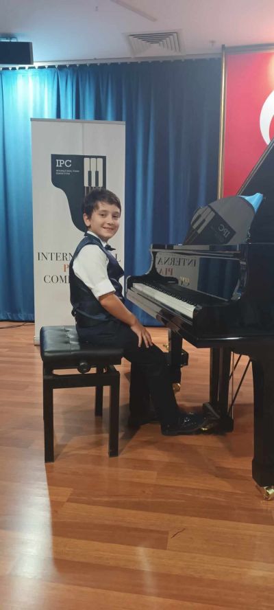 Пианистите на Елена Юлианово отново с високи отличия oт международен конкурс