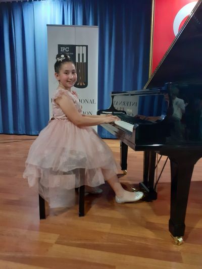 Пианистите на Елена Юлианово отново с високи отличия oт международен конкурс