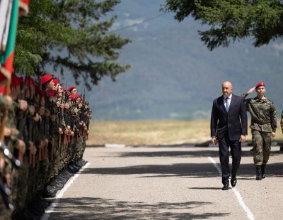 Президентът Румен Радев присъства на състезание между оператори на дронове в Казанлък / Новини от Казанлък